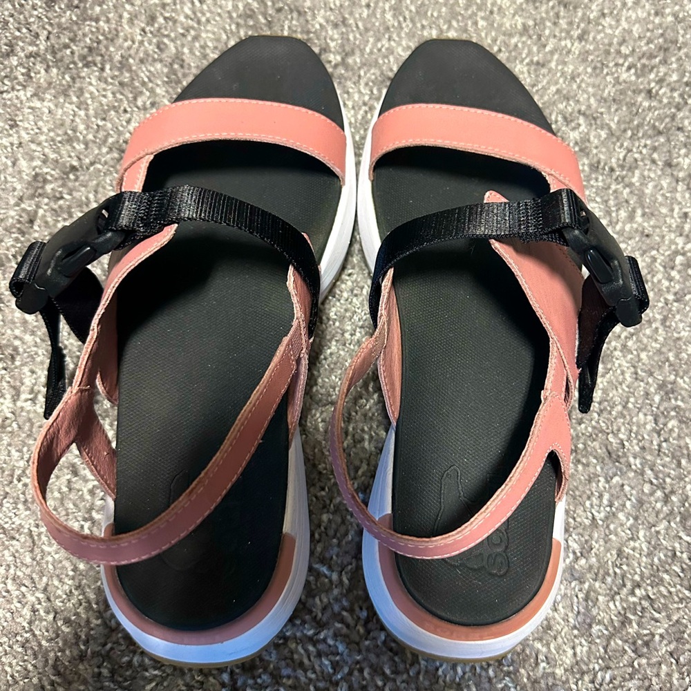 Sorel pink/black/white sandals size 9